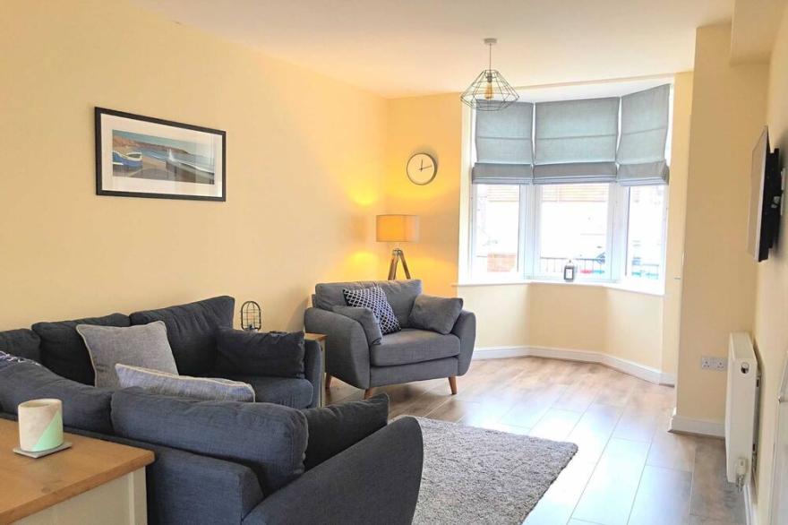 Shore House - Beautiful 3 bedroom house with parking and garden, close to centre
