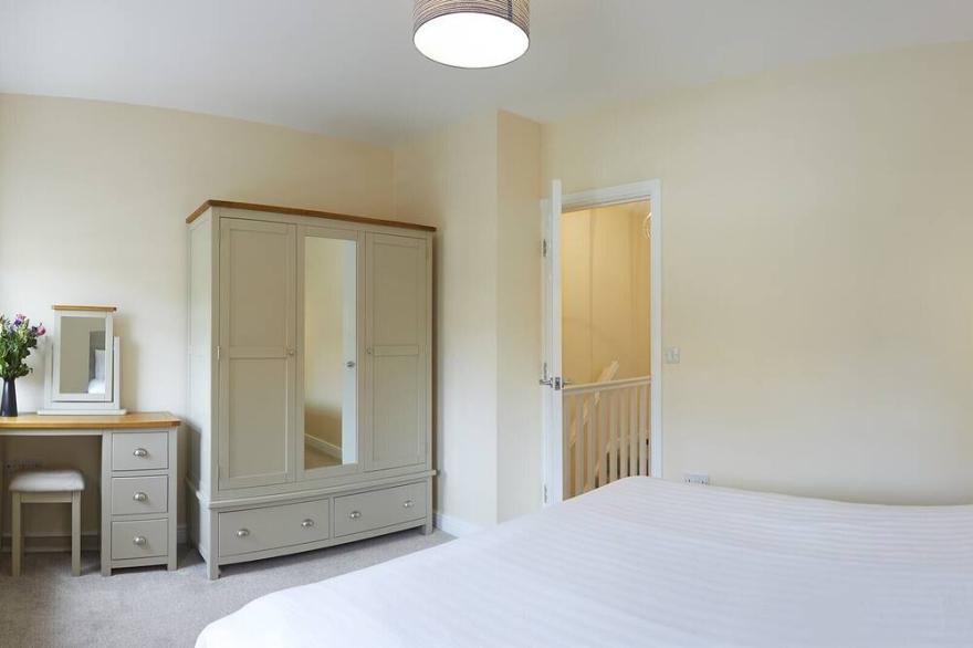 Shore House - Beautiful 3 bedroom house with parking and garden, close to centre