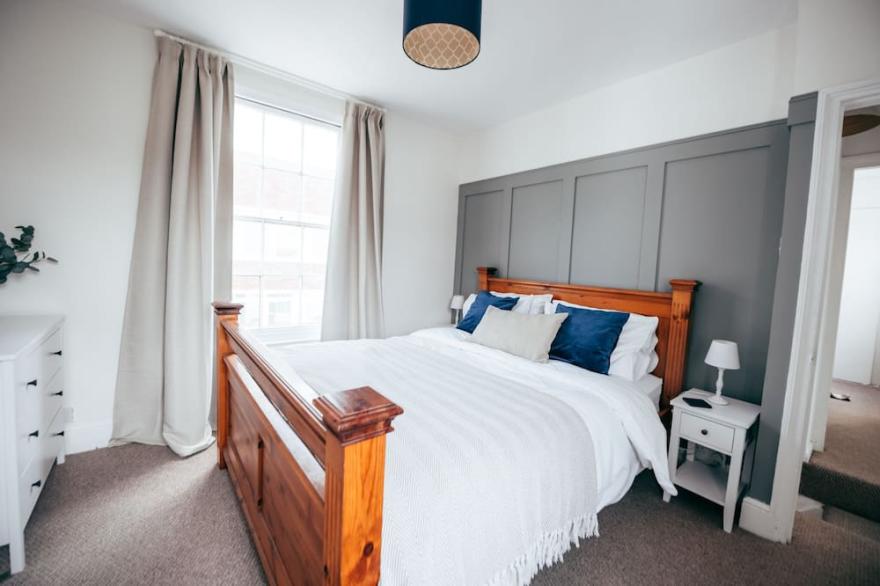 City Centre Secret - 3 mins walk from high street