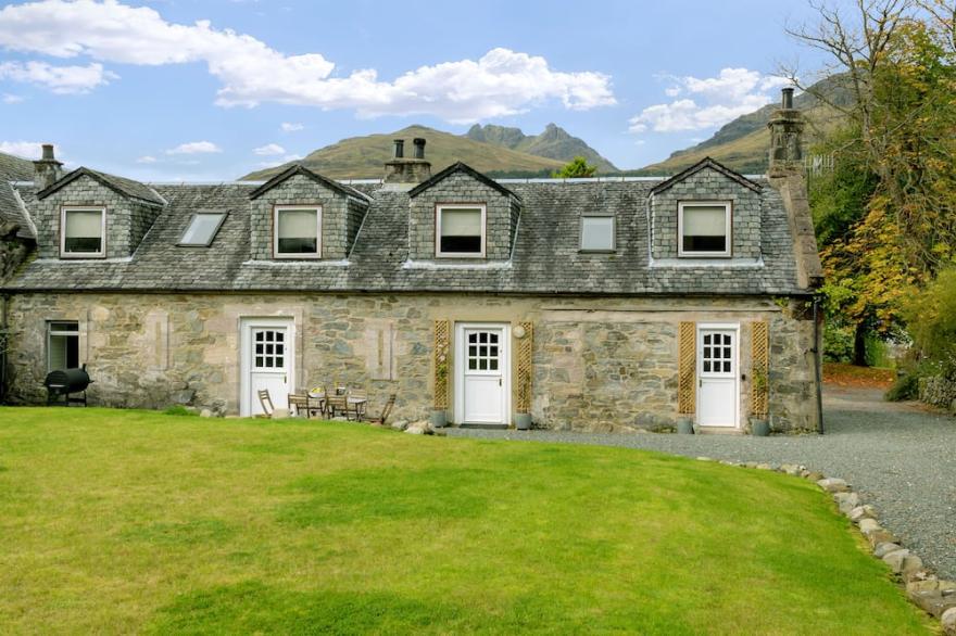 Charming Cosy Cottage For 8, By Loch Long & Loch Lomond | Dog Friendly
