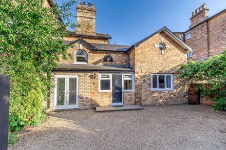 THE COACH HOUSE, character holiday cottage in Scarborough