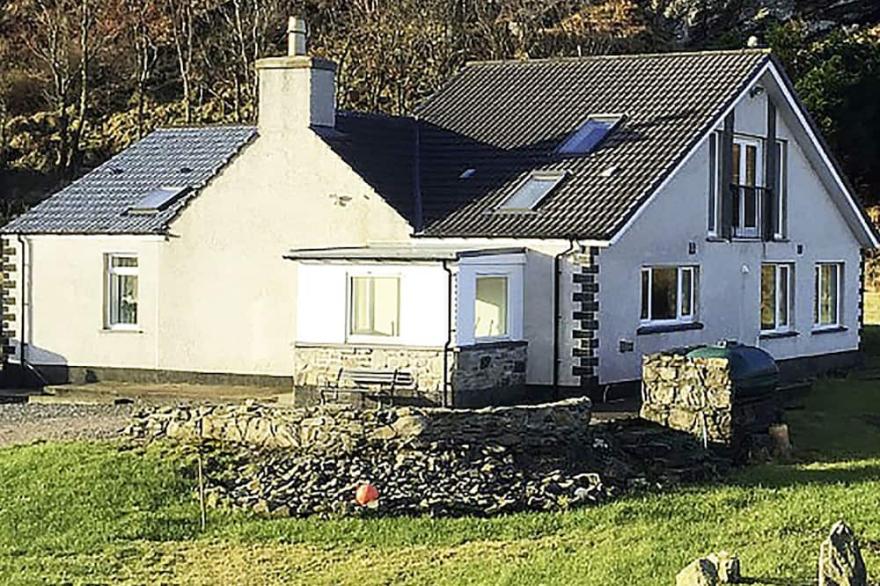 Lovely Holiday Home With Wonderful Sea Views In Peaceful, Sheltered Location