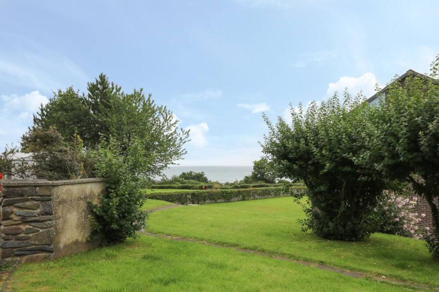 CEI BACH, Pet Friendly, Country Holiday Cottage In New Quay