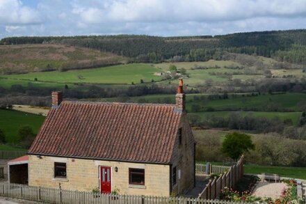 Threp'nybit Cottage is perfectly situated for a family of all ages in a wonderful remote position wi