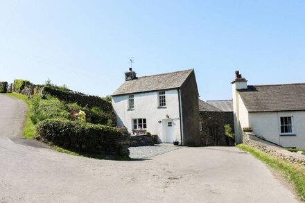 ROSE COTTAGE, pet friendly, with open fire in Broughton-In-Furness