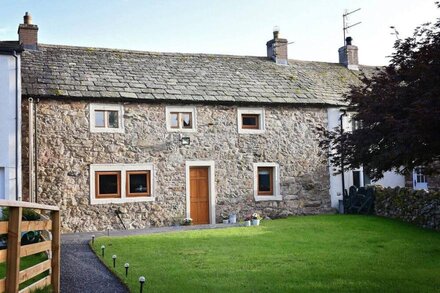 2 Bedroom Dog Friendly Character Cottage with stunning views near Ullswater