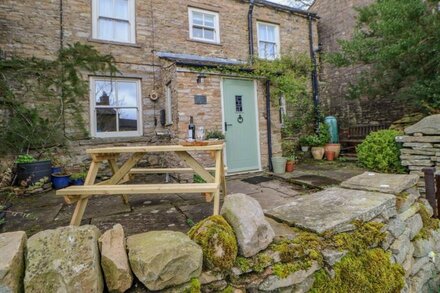 HIGH HOUSE, pet friendly, character holiday cottage in Hawes