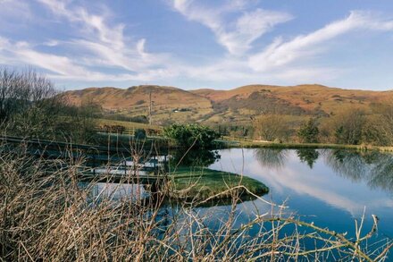 SCALES COTTAGE, pet friendly, character holiday cottage in Lorton