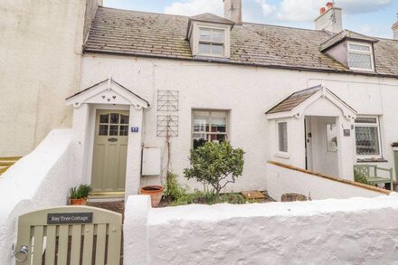 BAY TREE COTTAGE, character holiday cottage in Beaumaris