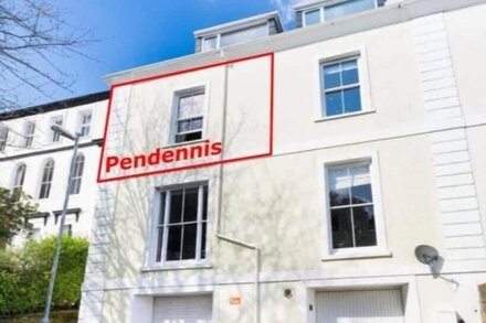 Pendennis - Bright Victorian flat, sea views, close to beach