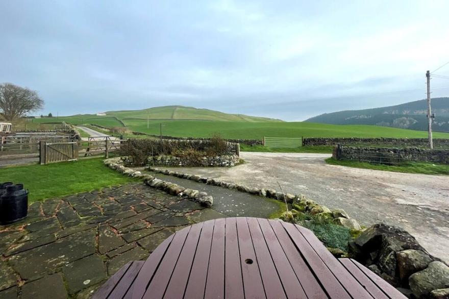 Pass the Keys | Beautiful Rural 3BR Cottage with Stunning Views
