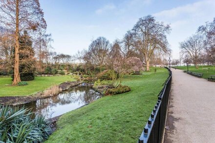 Hyde Park Gate II by onefinestay