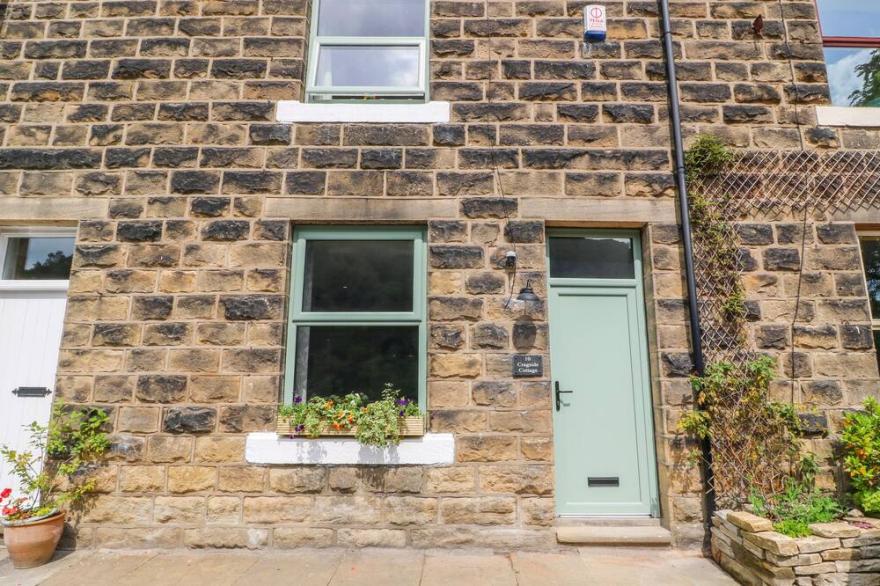 CRAGSIDE COTTAGE, Character Holiday Cottage In Hebden Bridge