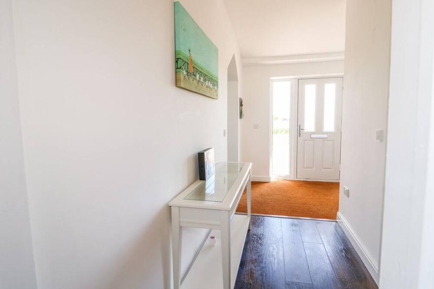 THE OLDE CHAPEL, Pet Friendly, Character Holiday Cottage In Boston