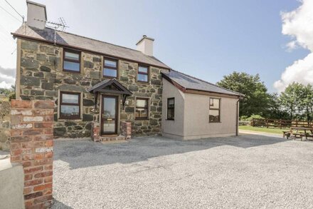 BRYN BETHEL, family friendly, with open fire in Bontnewydd, Gwynedd