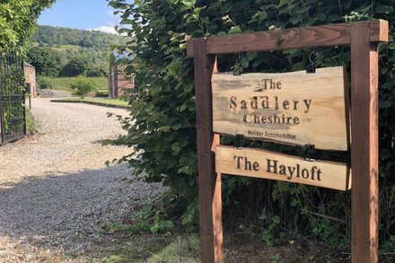 THE HAYLOFT CHESHIRE- A Brand new stunning barn conversion.