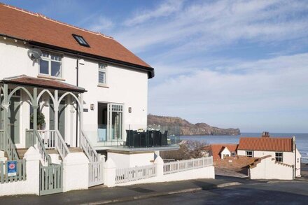 SHORE VIEW, family friendly, with a garden in Sandsend