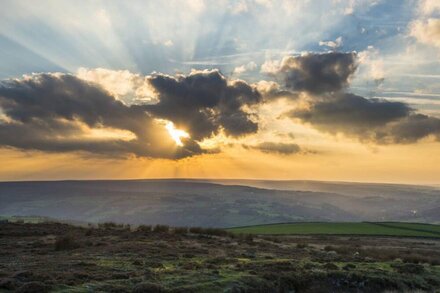 ESK VIEW COTTAGE, pet friendly, with open fire in Grosmont