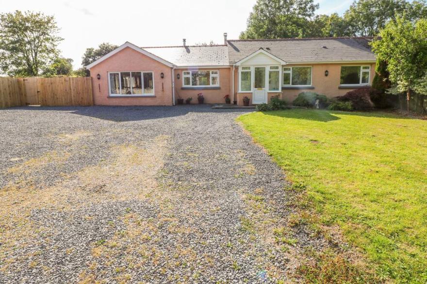 1 HOMECROFT BUNGALOWS, Pet Friendly, With Open Fire In Saundersfoot