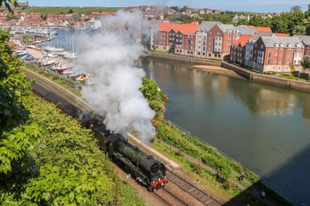 GEORGE STEPHENSON @ ENGINE SHED, character holiday cottage in Whitby