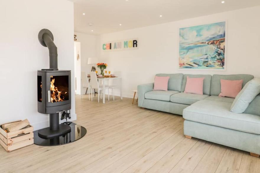 CHI AN MOR, pet friendly, country holiday cottage in Porth