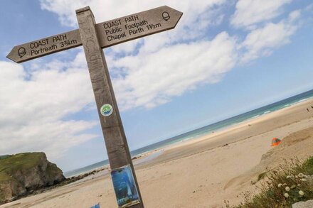 SANDY COVE, family friendly, country holiday cottage in Porthtowan