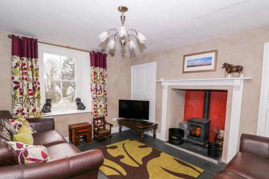 LLWYNCADFOR FARM, pet friendly, with open fire in Newcastle Emlyn