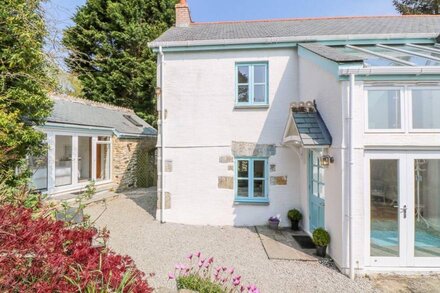 SCOTT'S COTTAGE, family friendly, luxury holiday cottage in Breage