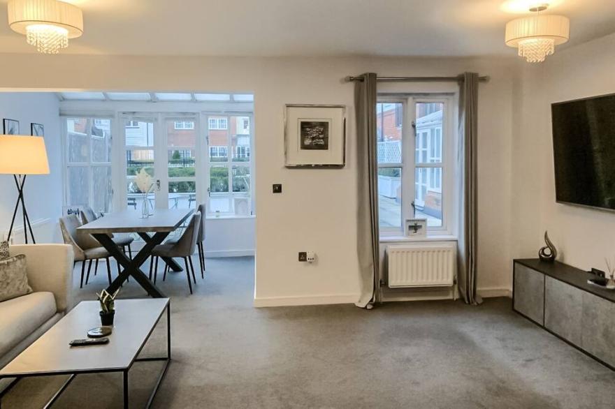 2 bedroom apartment Brentwood