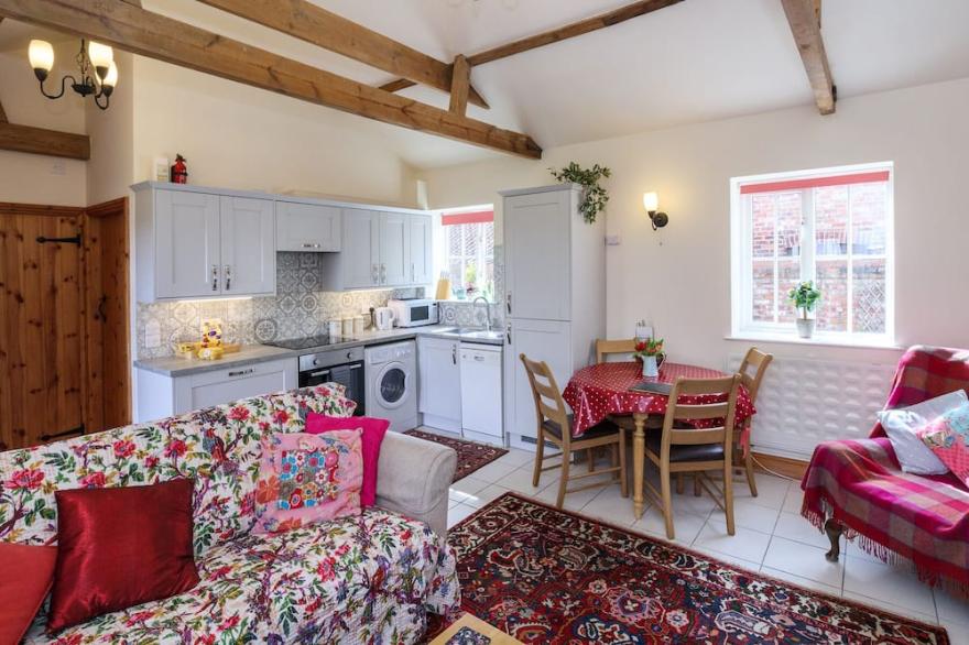 YORK, THORGANBY FARM COTTAGES,YORK /SELF CATERING ,FAMILY & PET FRIENDLY.PARKING