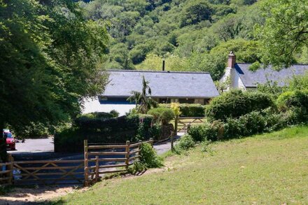 HIGHER BUMSLEY BARN, family friendly, with open fire in Parracombe