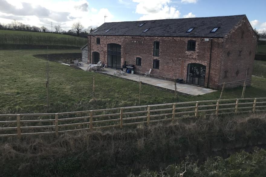 Luxury Stunning 5 Bed Barn Conversion Near Chester