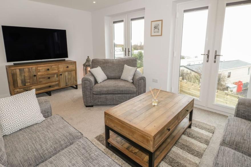 THE SANDY BEE, pet friendly, country holiday cottage in Benllech