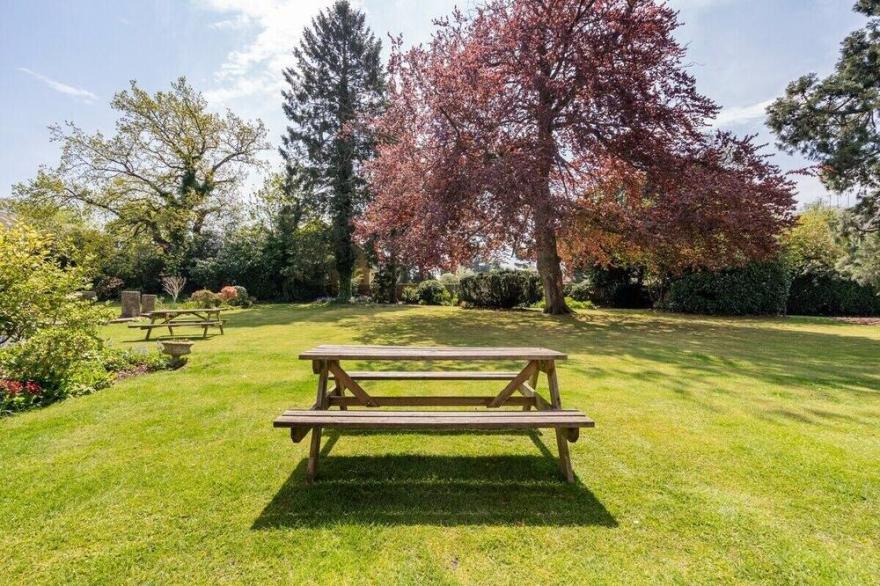 Spacious 2 Bed Apartment Close to the City Centre