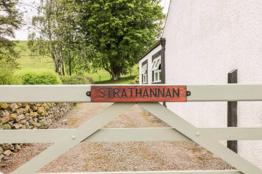 STRATHANNAN, Pet Friendly, With Open Fire In Moffat