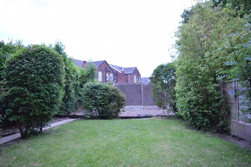 This House Is A 3 Bedroom(s), 1.5 Bathrooms, Located In Salford, Greater Manchester.