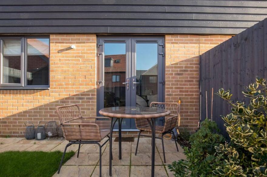 Pass The Keys | Stylish 2BR House In Leafy Warfield With Garden