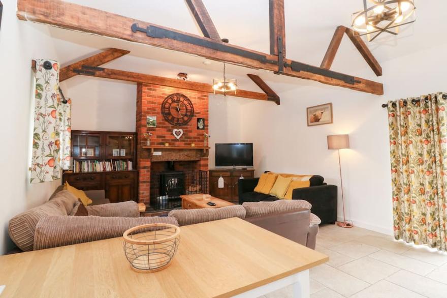 Y BEUDY (THE DAIRY, family friendly in Llanrhaeadr-Ym-Mochnant