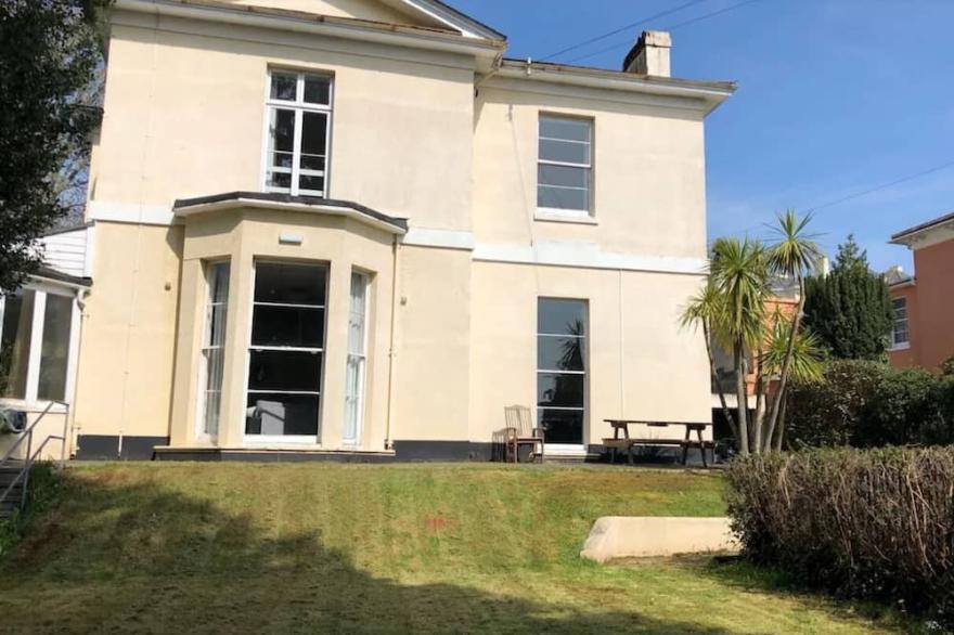 Large  Victorian Villa Located In The Heart Of Torquay 5 Minute Walk From Beach
