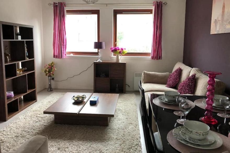 Stunning 2-Bed Serviced SelfCatering Apartment