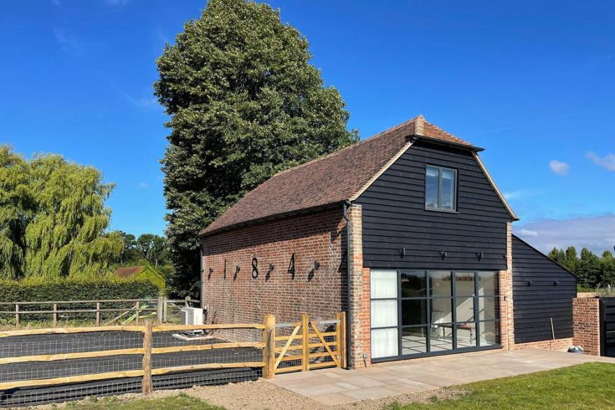 3 Bedroom Accommodation In Peasmarsh