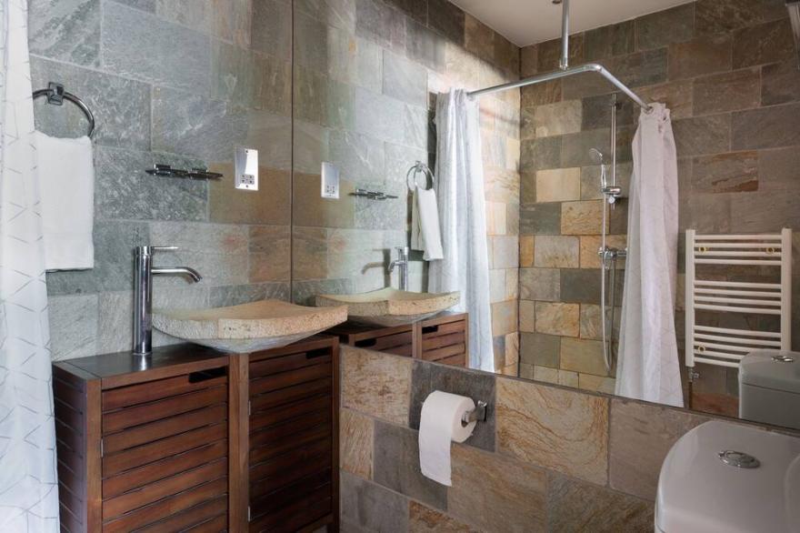Single room-Economy-Private Bathroom-Street View