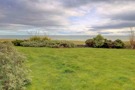 No. 4 The Links Apartment is a ground floor apartment over looking the world-famous James Braid Golf