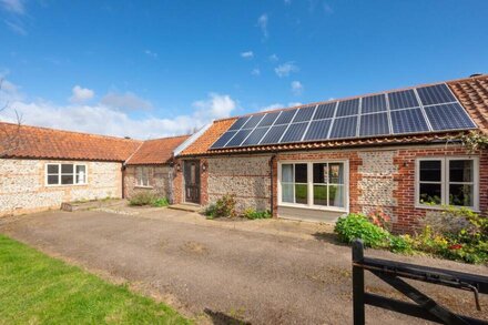 Mill Farm Barn - Three Bedroom House, Sleeps 6