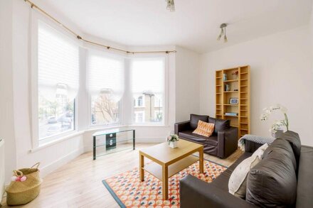 Pass the Keys | Beautiful three storey townhouse in Leyton