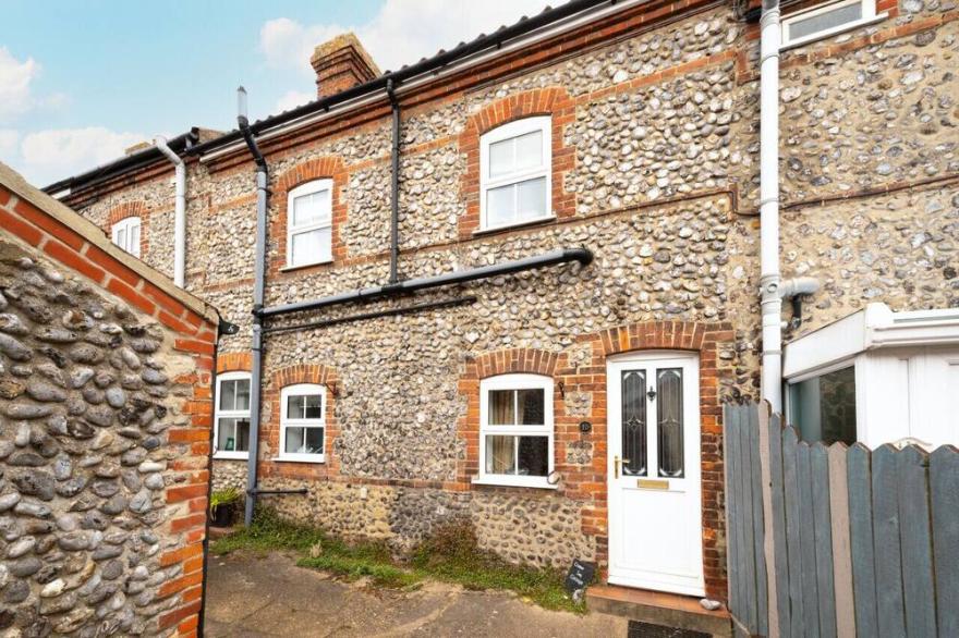 Cromer Sea Cottage - Three Bedroom House, Sleeps 5