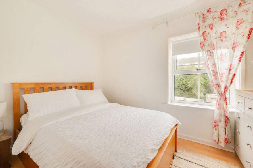 Cromer Sea Cottage - Three Bedroom House, Sleeps 5