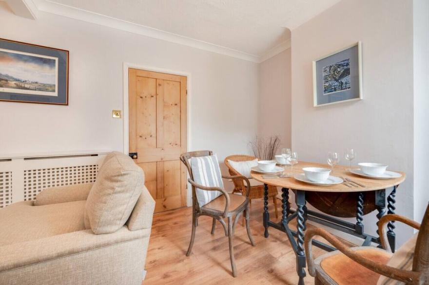 Cromer Sea Cottage - Three Bedroom House, Sleeps 5