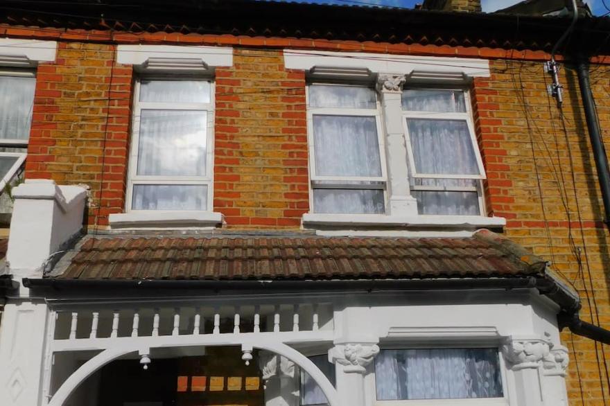 Cosy London Terrace House! - 20 Minutes Away From London Bridge.