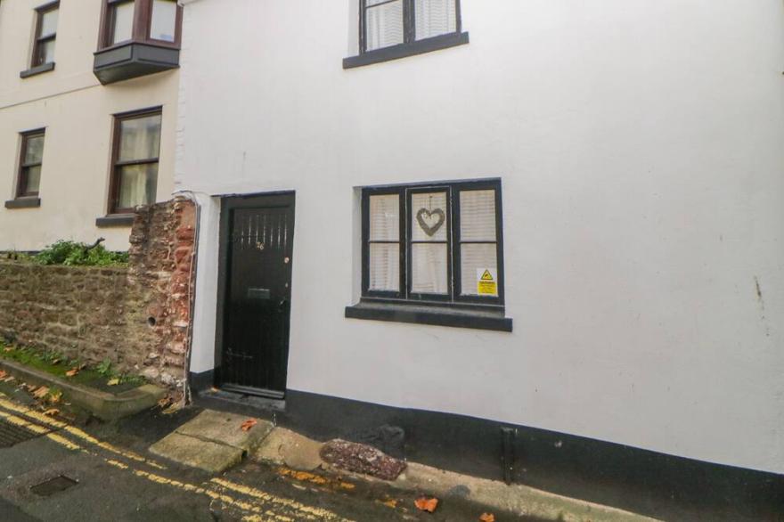 PRINCE COTTAGE, pet friendly, character holiday cottage in Paignton